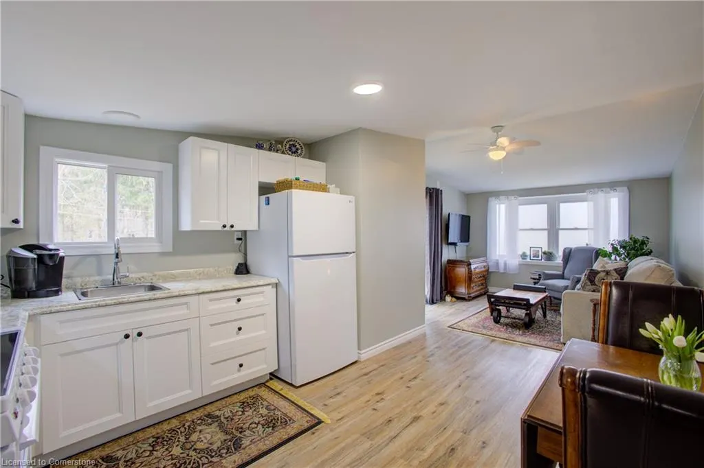 84 Wellington Street S, #2