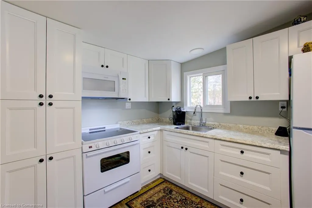 84 Wellington Street S, #2
