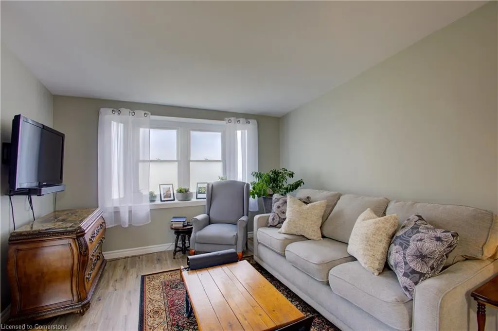 84 Wellington Street S, #2