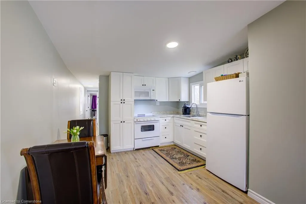 84 Wellington Street S, #2