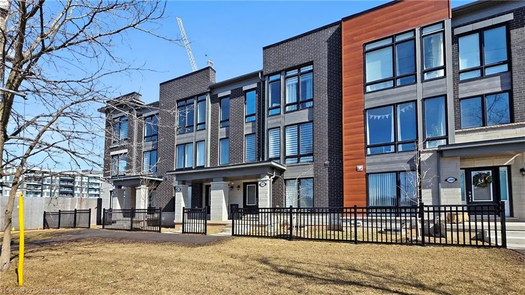 2497 Littlefield Crescent Crescent