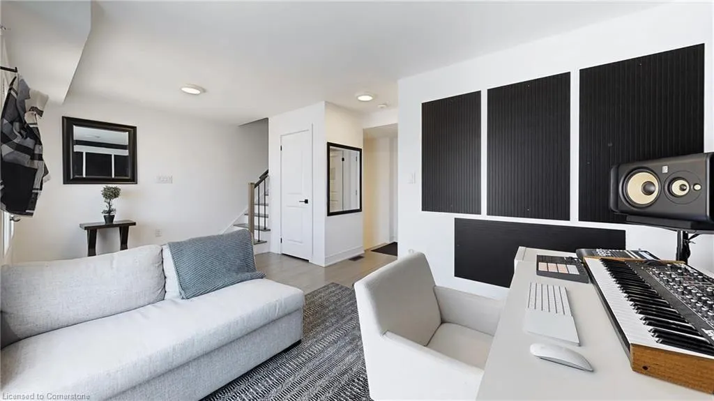 2497 Littlefield Crescent Crescent