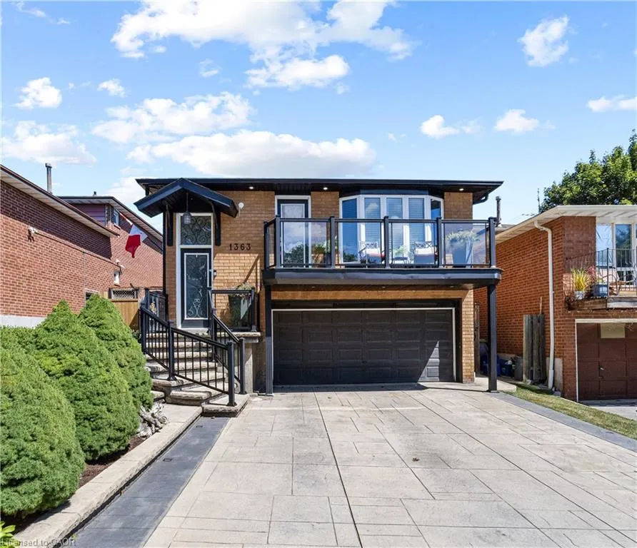 1363 Harmsworth Square