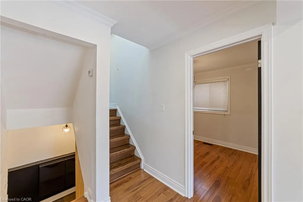 1363 Harmsworth Square