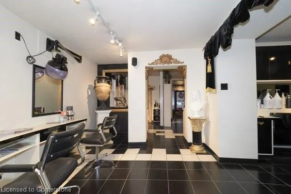 64 Francis Street N