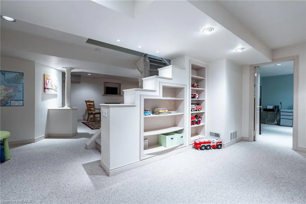 38 Fellowes Crescent