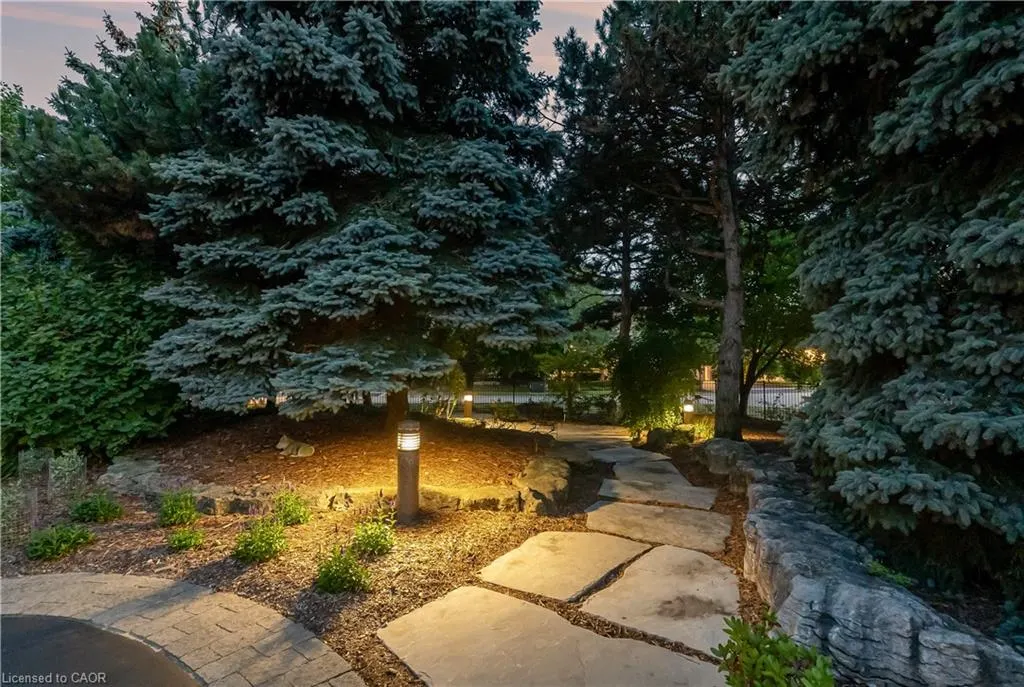 8 Lochside Drive