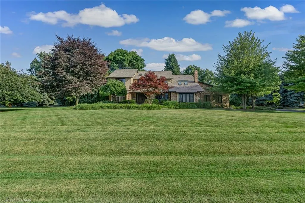 8 Lochside Drive