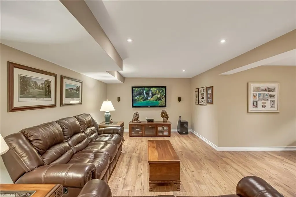 8 Lochside Drive