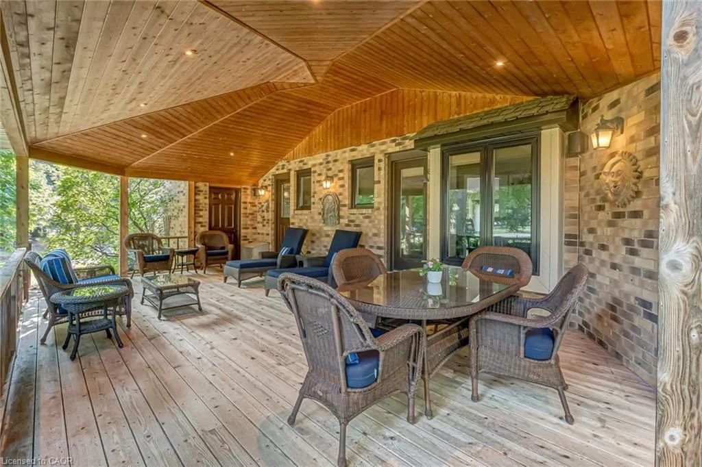 8 Lochside Drive
