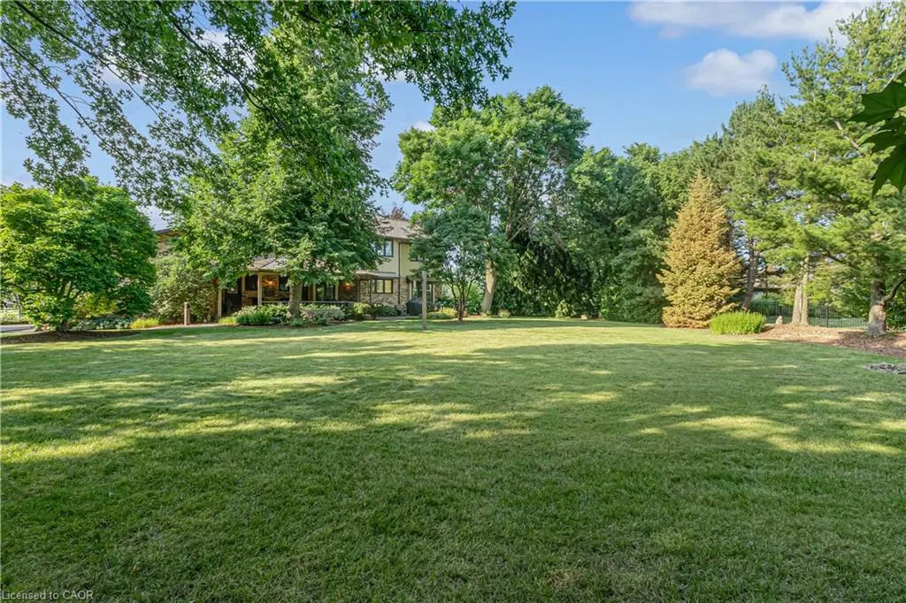 8 Lochside Drive