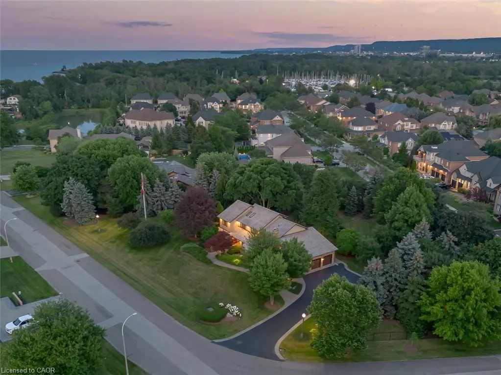 8 Lochside Drive
