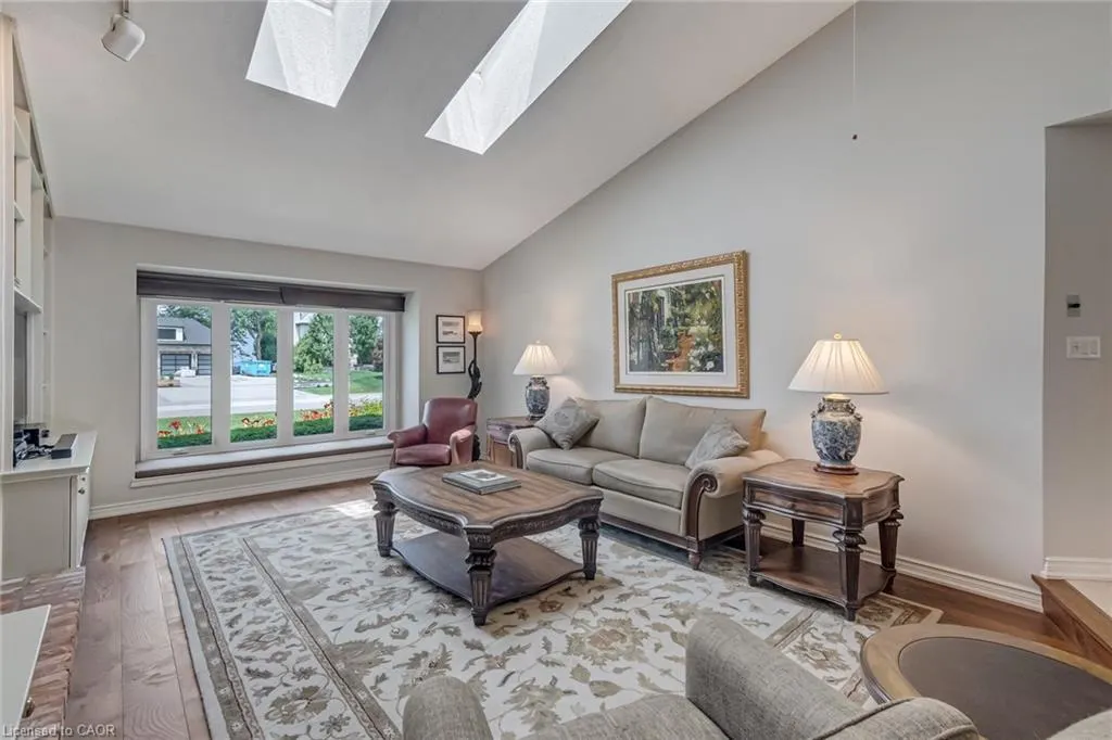 8 Lochside Drive