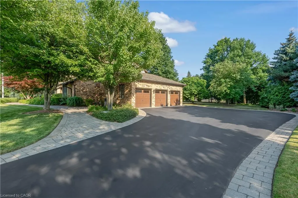 8 Lochside Drive