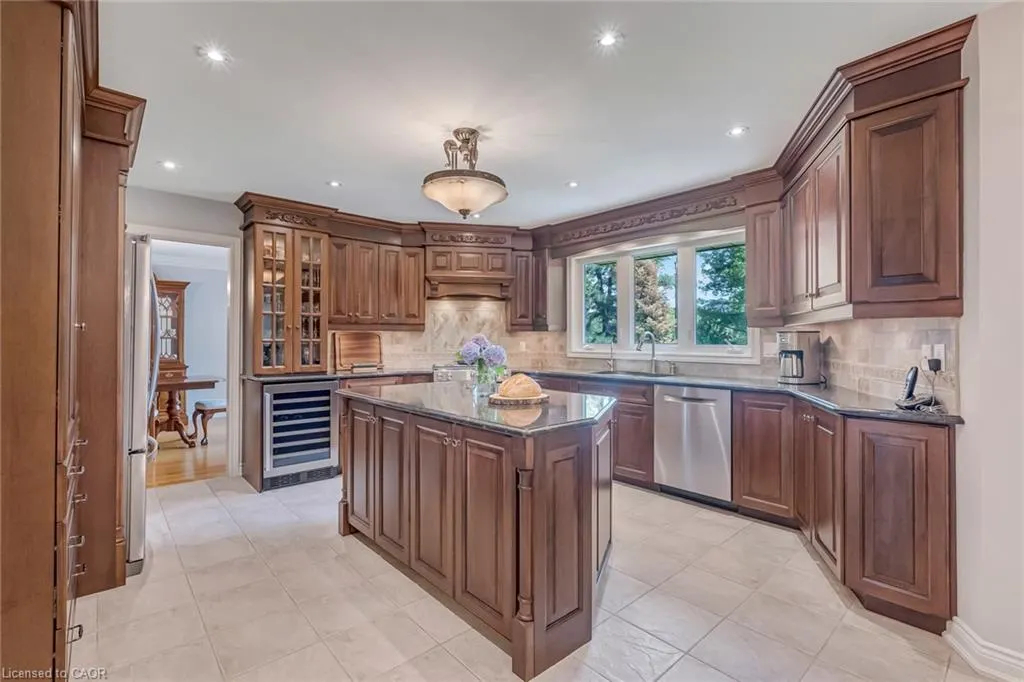 8 Lochside Drive