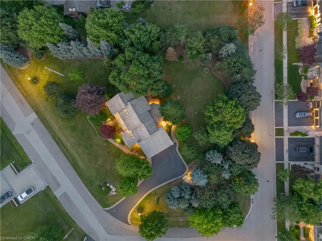 8 Lochside Drive