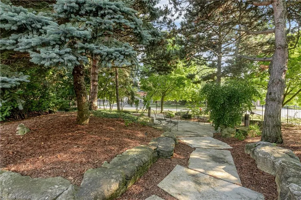 8 Lochside Drive