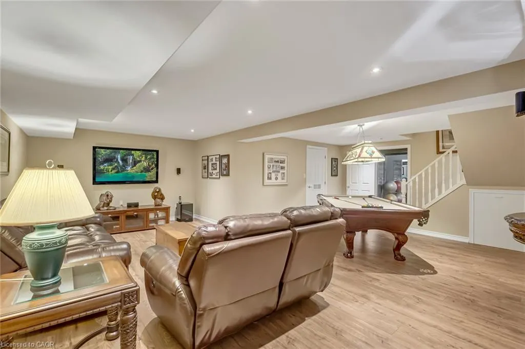 8 Lochside Drive