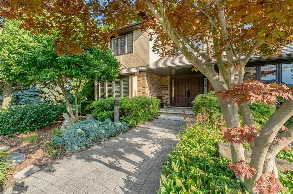 8 Lochside Drive