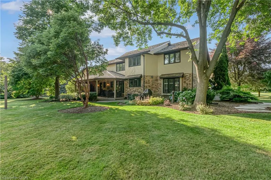 8 Lochside Drive
