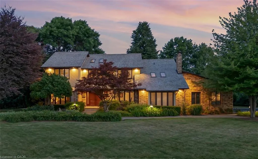 8 Lochside Drive