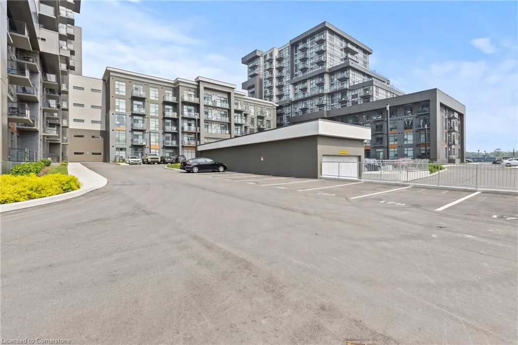 460 Dundas Street E, #433
