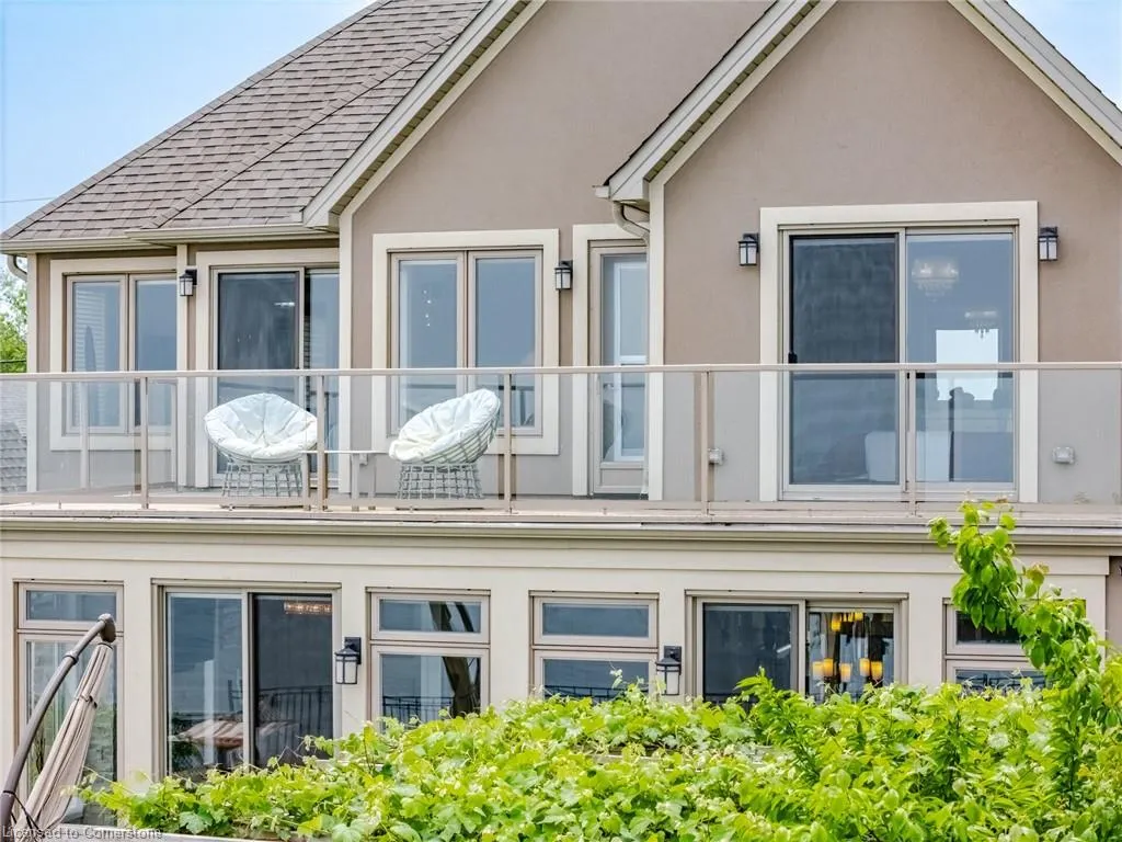 64 Seabreeze Crescent