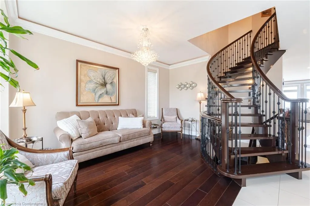 64 Seabreeze Crescent