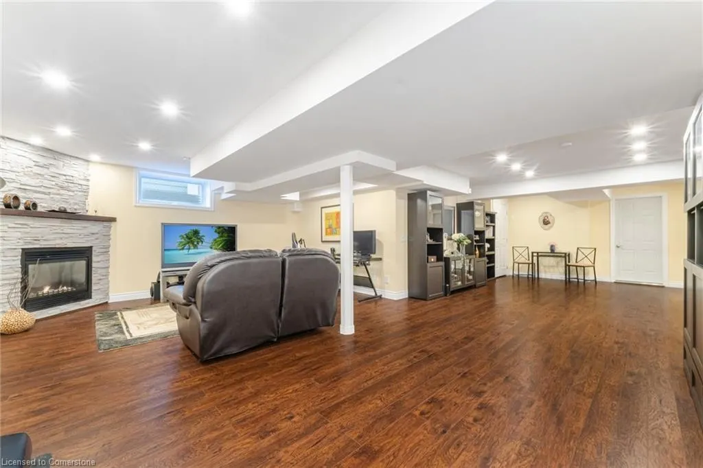 64 Seabreeze Crescent