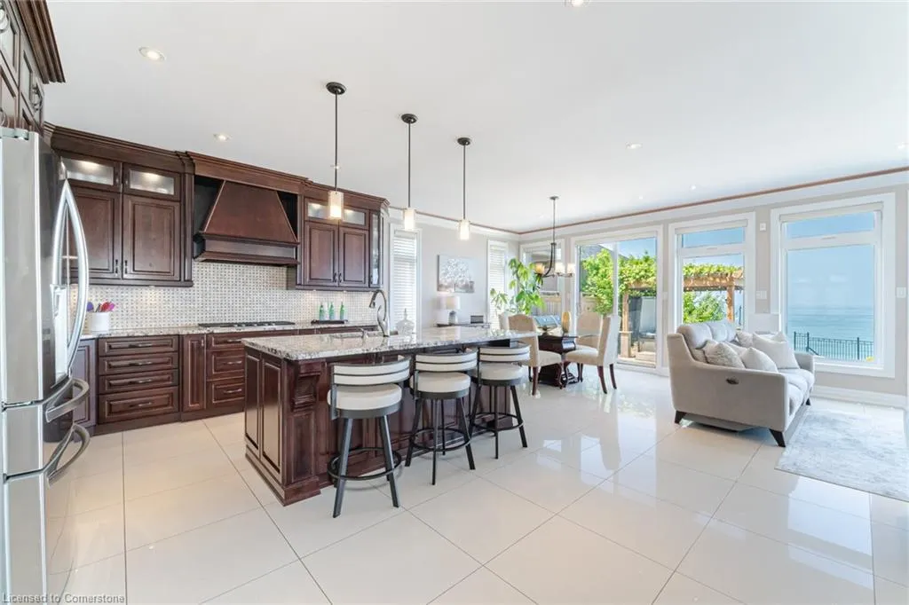64 Seabreeze Crescent