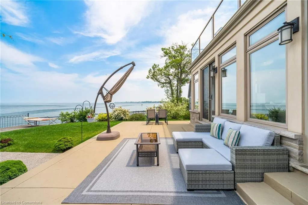 64 Seabreeze Crescent