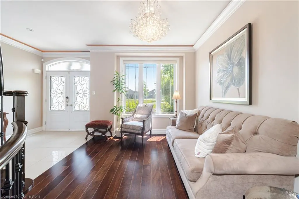 64 Seabreeze Crescent