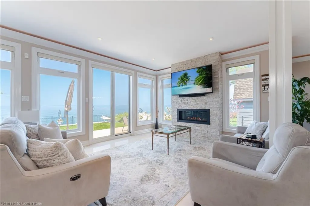 64 Seabreeze Crescent