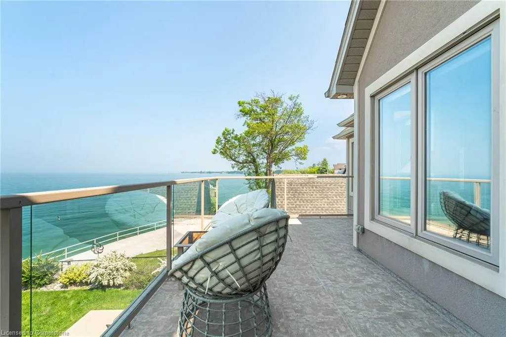 64 Seabreeze Crescent