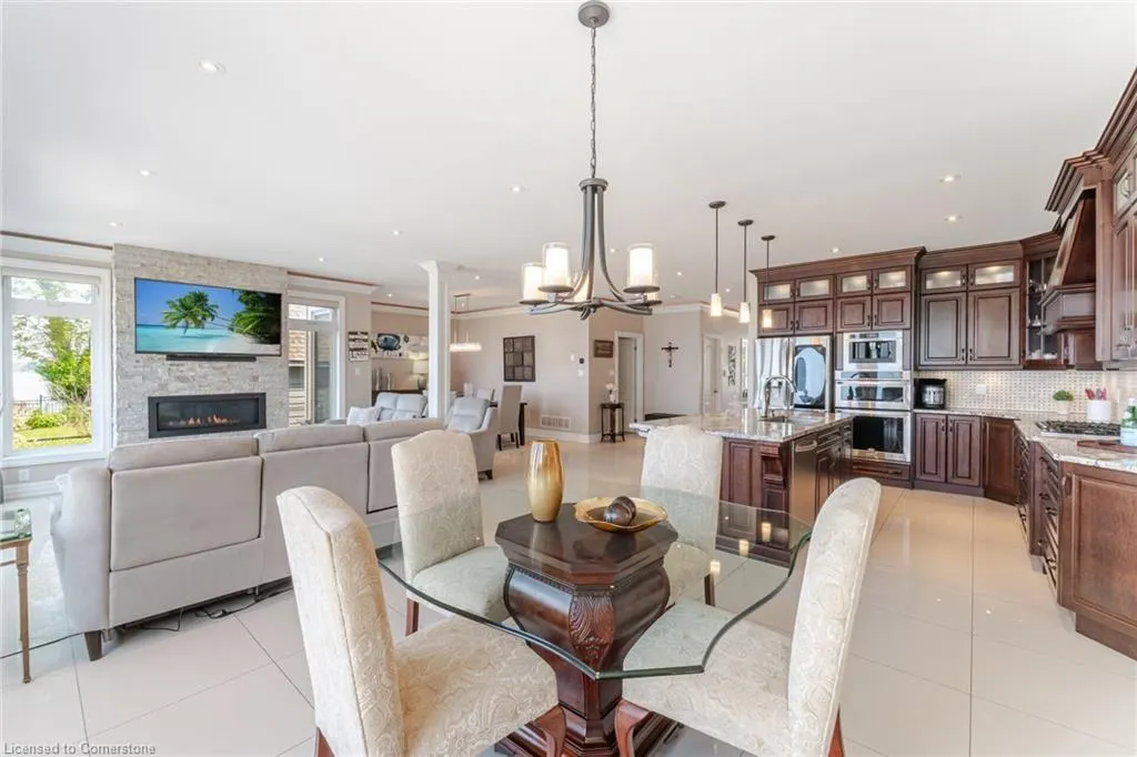 64 Seabreeze Crescent
