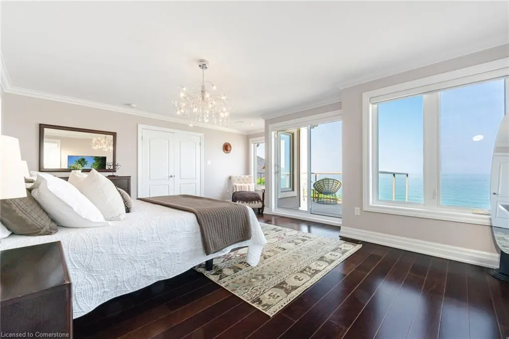 64 Seabreeze Crescent