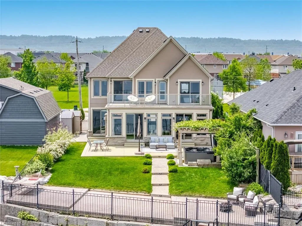 64 Seabreeze Crescent