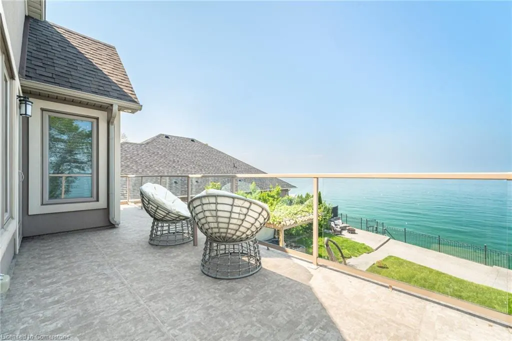64 Seabreeze Crescent