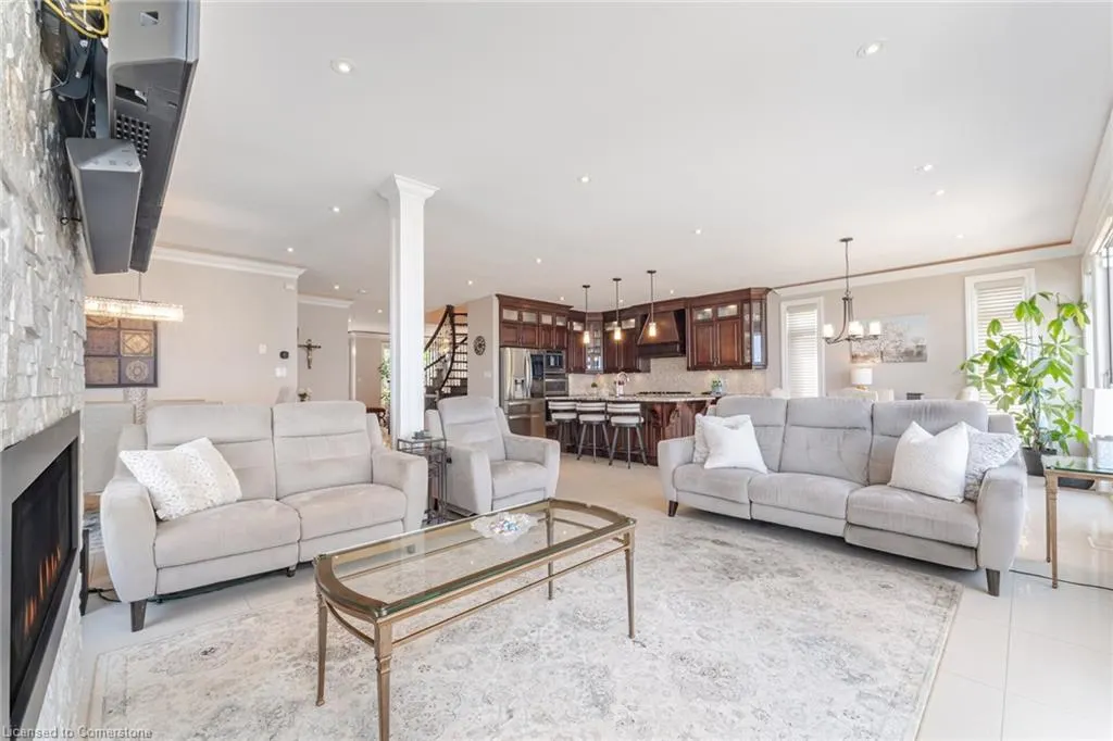 64 Seabreeze Crescent