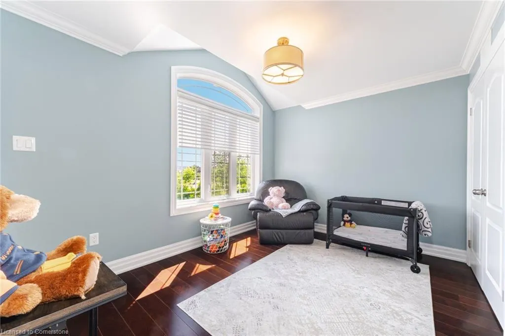 64 Seabreeze Crescent