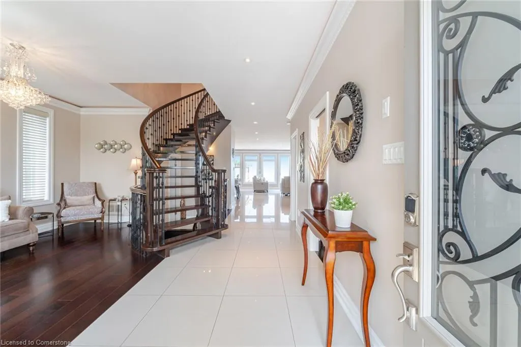 64 Seabreeze Crescent