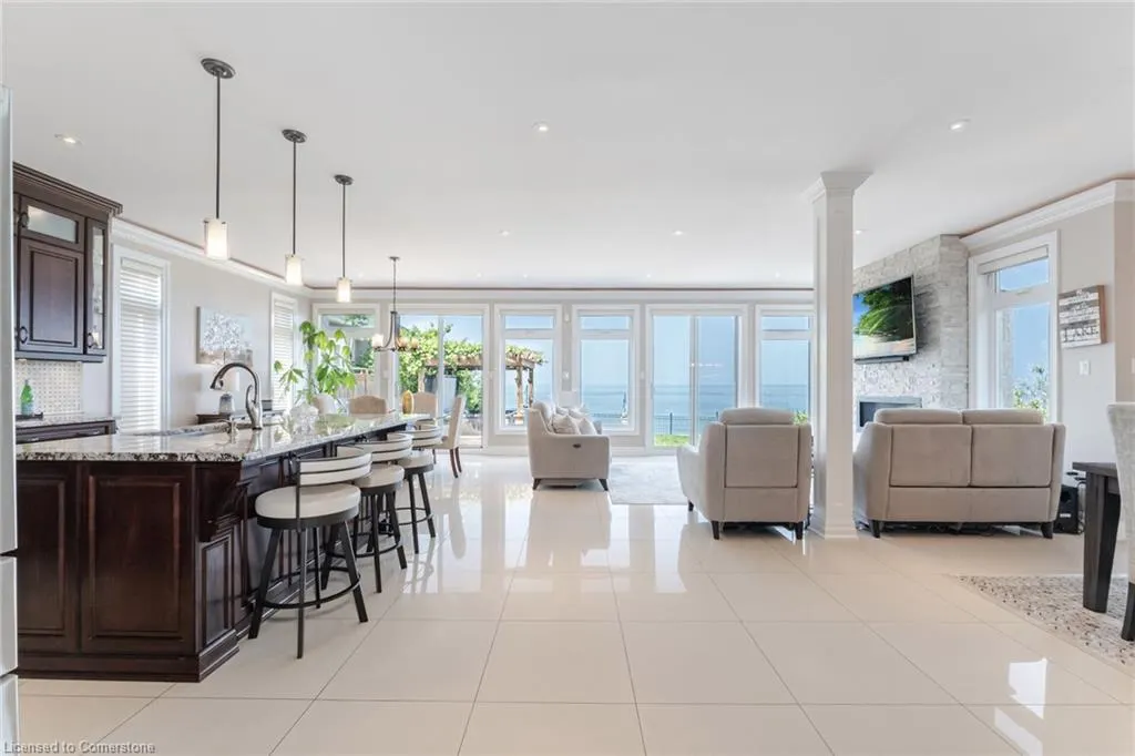 64 Seabreeze Crescent