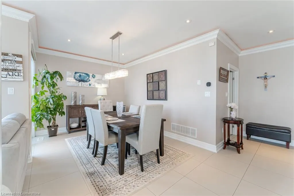 64 Seabreeze Crescent