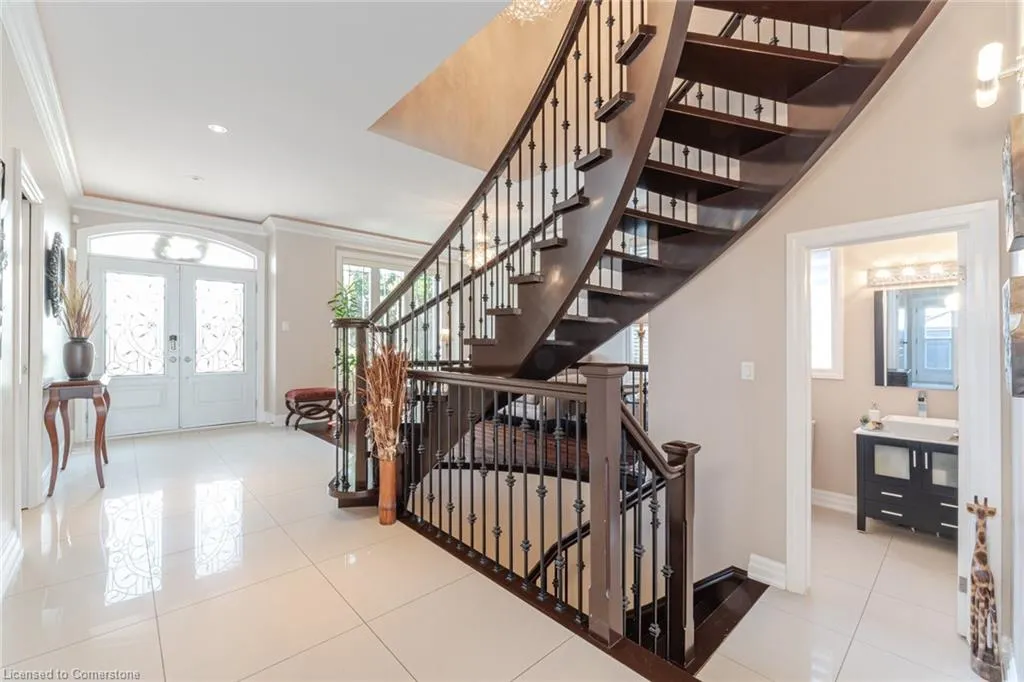 64 Seabreeze Crescent