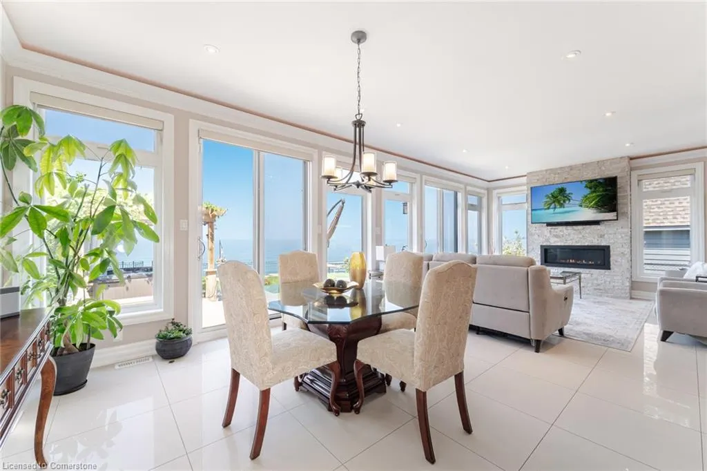 64 Seabreeze Crescent