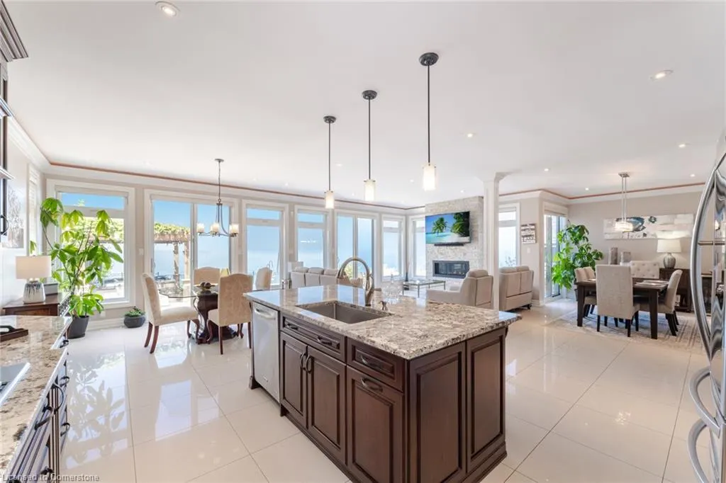 64 Seabreeze Crescent