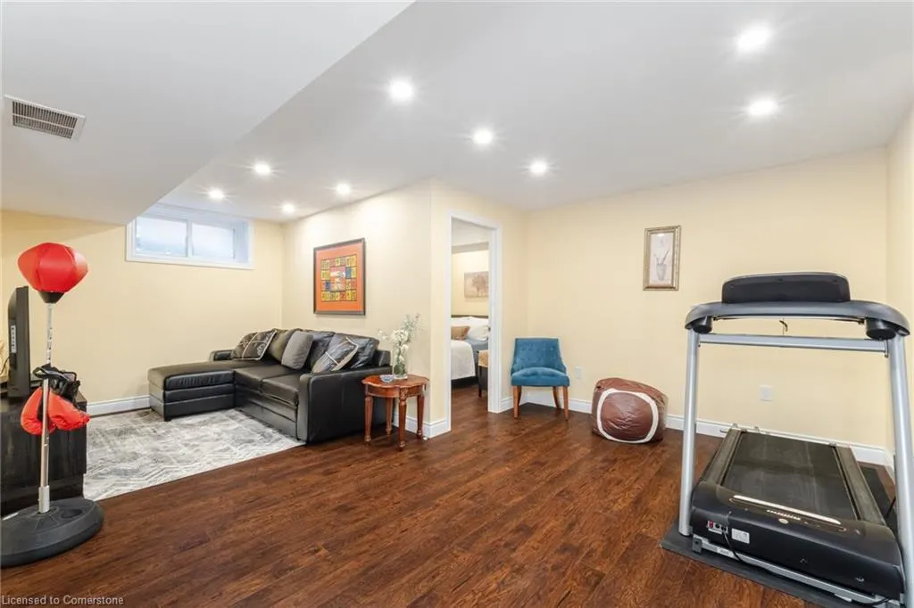 64 Seabreeze Crescent