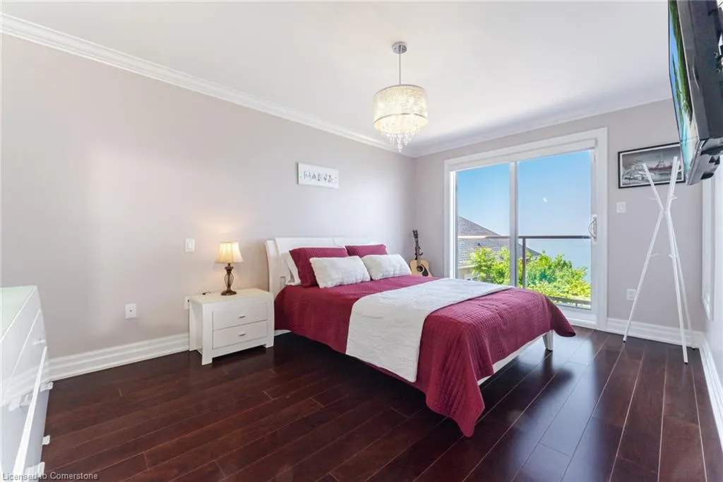 64 Seabreeze Crescent