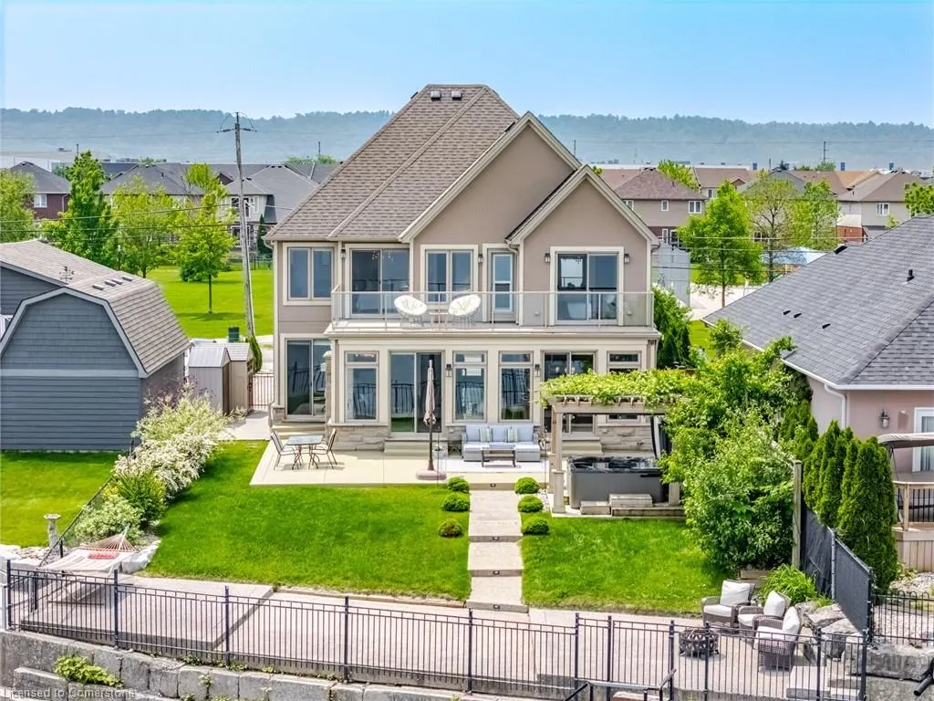 64 Seabreeze Crescent