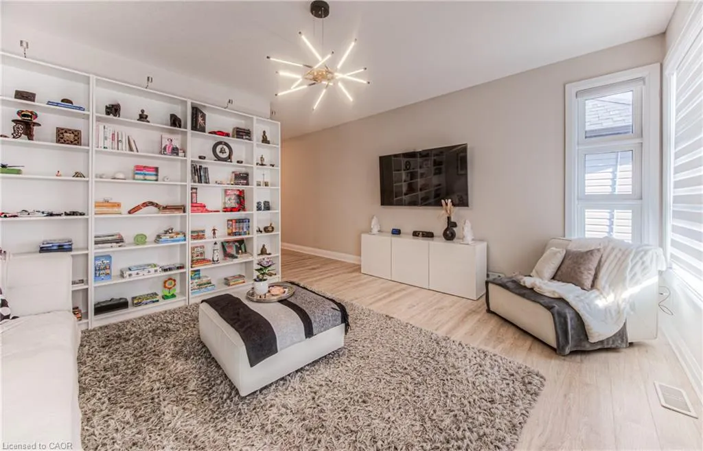 904 Thomas Pedder Court